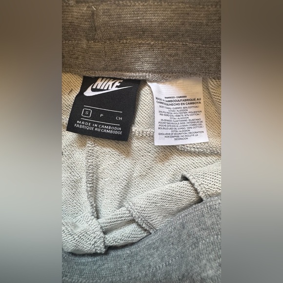 Nike Air Boys S grey shorts - Picture 5 of 7